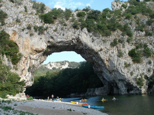 Les choses à faire absolument pour un séjour authentique en camping en Ardèche