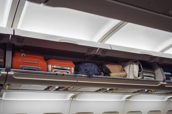 Explorer les Règles, Réglementations et Conseils pour Transporter des Chaussures en Avion sans Stress !