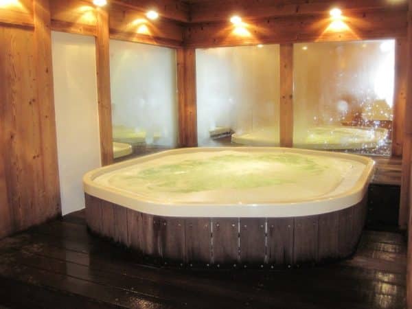 Découvrez le plaisir d&rsquo;une chambre avec jacuzzi privatif